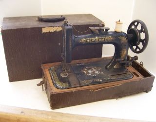   NEW HOME NATIONAL S.M. CO. LIGHT RUNNING SEWING MACHINE c.1910 W/CASE