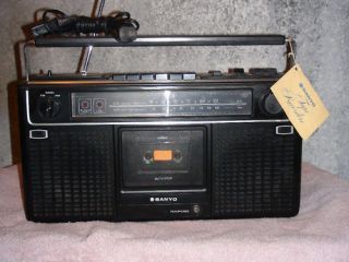VINTAGE SANYO AM/FM STEREO RADIO CASSET. RECORDER M9902