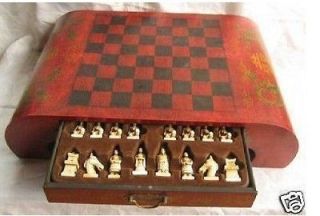 32 Pieces Chess A set of chess with wooden Coffee table