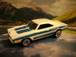 69 DODGE CHARGER 2007 HOT WHEELS ENGINE REVEALERS SERIES WHITE