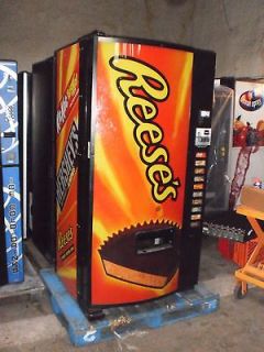 DIXIE NARCO REFRIGERATED SNACK VENDING MACHINE FOR OUTDOOR /INDOOR