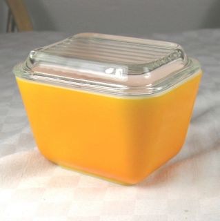 Vintage Pyrex 501 1.1/2 Cup Small Fridge Dish   Orange   with lid