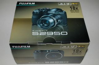   S2950 14 MP Digital Camera w Fujinon 18x Zoom Lens 3.0 LCD New