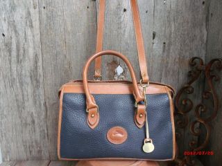 dooney and bourke classic satchel in Handbags & Purses