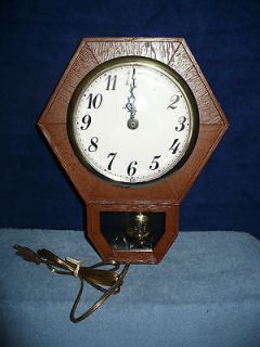Vintage Spartus pendulum Wall Clock Model H 4600 1970s Looks New 