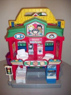 FISHER PRICE LITTLE PEOPLE MUSICAL LEARN ABOUT TOWN *PRELOVED * 