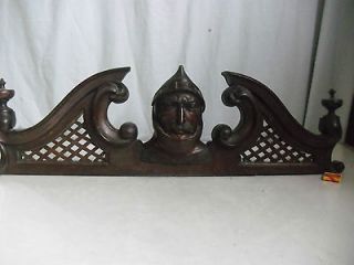 ANTIQUE KNIGHT HEAD WOOD HAND CARVED MANTLE SCULPTURE SOLDIER 