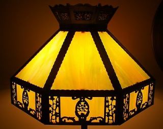 OLD SARAMA LIGHTING SLAG GLASS WROUGHT IRON BASE FLOOR LAMP SHADE ARTS 