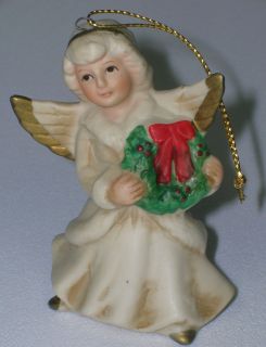 HOMCO PORCELAIN CREAM ANGEL WITH GOLD ON WINGS & WREATH CHRISTMAS 
