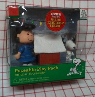 LUCY + SNOOPY DECORATE DOGHOUSE Christmas play set new 2011 PEANUTS