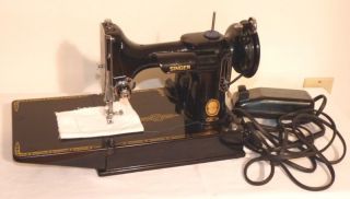 SINGER 221K 110V FEATHERWEIGHT SEWING MACHINE excellent condition X2