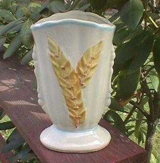 Shawnee Pottery Shreaves Of Wheat Ivory Vase