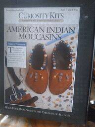   KITS HANDCRAFT AUTHENTIC FELT BEADED AMERICAN INDIAN MOCCASINS NEW