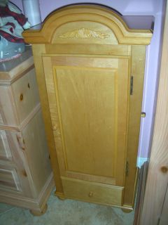 GENUINE BROYHILL FONTANA JEWELRY ARMOIRE GOOD CONDITION PICK UP ONLY 
