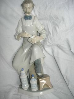 Lladro Pharmacist 12 Tall Mint Condition #4484 HTF Made in Spain 