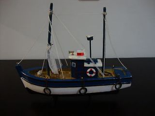 ANTIQUE WOODEN FISHING BOAT ** REALISTIC MODEL ** SEE THE PHOTOS