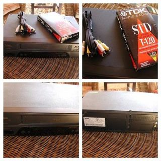   VCR VIDEO CASSETTE RECORDER PLAYER BUNDLE w/VHS TAPE & CABLES SL2940
