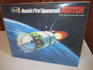   24 scale Russias First Spacecraft VOSTOK plastic model kit