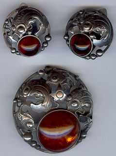   DENMARK VINTAGE STERLING AND AMBER CABOCHON MULTI FISH PIN & EARRINGS