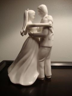 BRIDE & GROOM Couple Figurine Modern Contemporary White Wedding Cake 