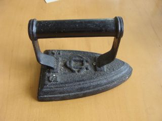 vintage cast iron clothes iron in Collectibles