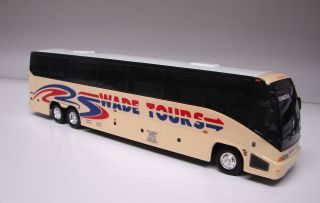 WADE TOURS MCI E DIECAST 8 1/2 BUS   164 SCALE S GUAGE