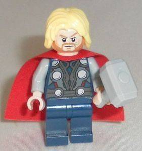   Lego Marvel Avengers   Thor with Hammer & Cape   Split from set 6869