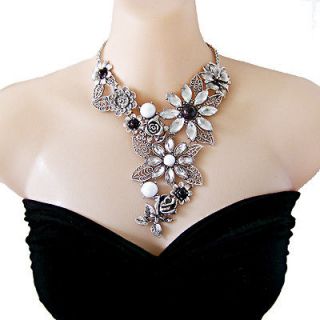 vintage style jewelry in Necklaces & Pendants