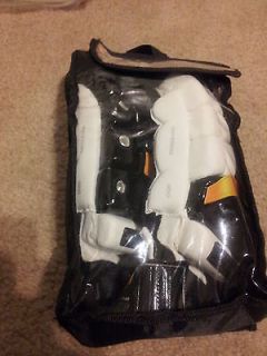 Brand New Ihsan Inferno 950 Cricket Batting Gloves for Right Hand 