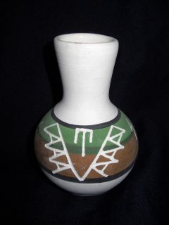 SIGNED MARION SELWYN SPRC SIOUX INDIAN SD POTTERY VASE