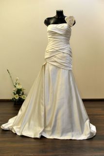 NEW UK 14 Christmas Wedding Dress by RONALD JOYCE was £795 IVORY 