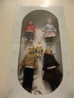 DOLLHOUSE MINIATURE DONNELLY MODERN FAMILY OF 5 #SD0043