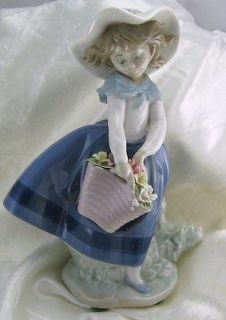LLADRO Figurine #5222 Pretty Pickings Girl with Basket of Flowers 1983 
