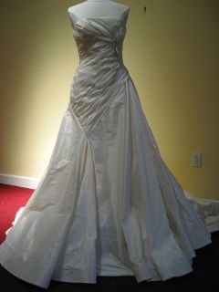 Pronovias Wedding Gown   Ivory