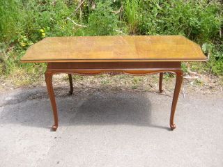 GOOD QUALITY VINTAGE FRENCH STYLE WALNUT EXTENDING DINING TABLE 