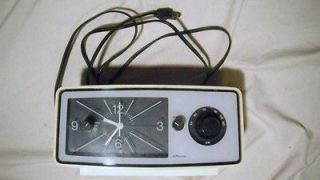 Vintage J C Penney Table Electric Am Radio and Alarm Clock. Model 680 