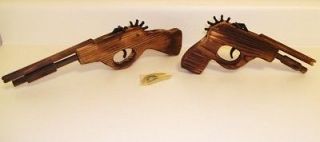 WOODEN RUBBER BAND SHOOTING TOY GUNS 1 RIFLE/PISTOL STYLE & 1 HAND 