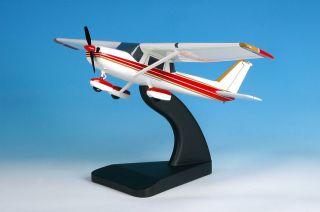 Cessna 152 / Red & White Colour Scheme by Bravo Delta Models