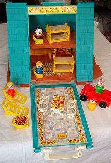 VINTAGE FISHER PRICE LITTLE PEOPLE PLAY FAMILY A FRAME PLAYSET