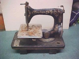 real old singer sewing machine small in size returns not
