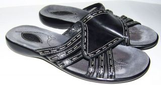 CLARKS womens sz 6M black flat sandals SLIP ONS Comfy straps