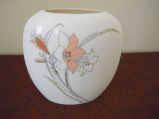 Yamaji White Vase Lilies Made in Japan Porcelain Floral Flower Vase