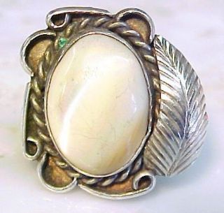 Vintage Mother of Pearl / Sterling Silver Southwestern Womens Ring 