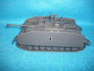 Classic Toy Soldiers NEW WWII German Stug tank with side armor,for use 
