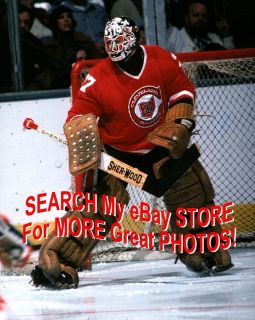Gilles MELOCHE SLIDES Over to HUG The PIPES Cleveland BARONS 8X10 NEW 