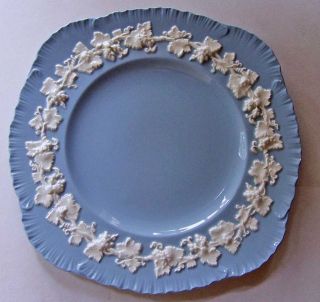 WEDGWOOD CHINA CREAM ON LAVENDER SHELL EDGE PATTERN SQUARE LUNCHEON 