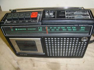 Radio cassette SANYO M2406F FM MW 30x9x20cm battery or mains
