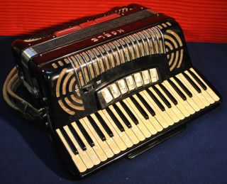 Noble Accordion Made in Italy in Original Case Low Res