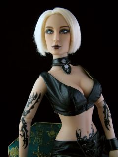 Tomb Raider Amanda Evert Tonner repaint doll