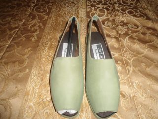 Andre Assous Olive Green Khaki Peep Toe Slingback Sandals New Made in 